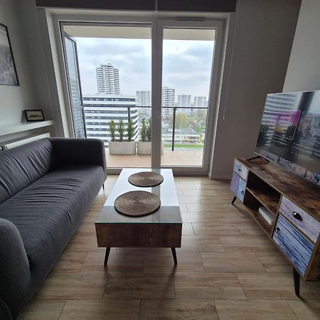 Apartament Wsrod 1000Cy Swiatel - Z Parkingiem W Hali Garazowej- Duzy Balkon Z Lezakami - Piekny Widok Noca Na Panorame Tysiaclecia Katowice Exterior photo
