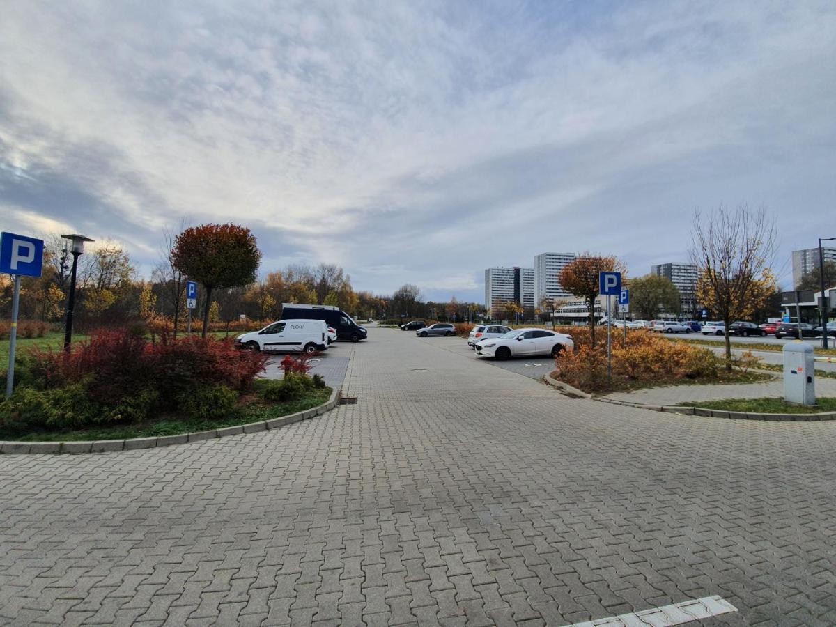 Apartament Wsrod 1000Cy Swiatel - Z Parkingiem W Hali Garazowej- Duzy Balkon Z Lezakami - Piekny Widok Noca Na Panorame Tysiaclecia Katowice Exterior photo