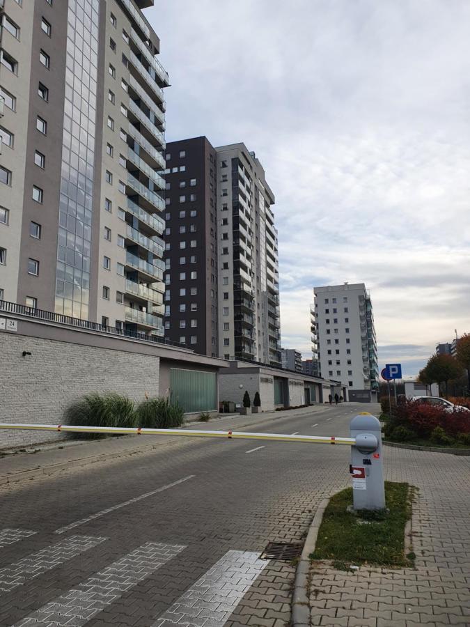 Apartament Wsrod 1000Cy Swiatel - Z Parkingiem W Hali Garazowej- Duzy Balkon Z Lezakami - Piekny Widok Noca Na Panorame Tysiaclecia Katowice Exterior photo