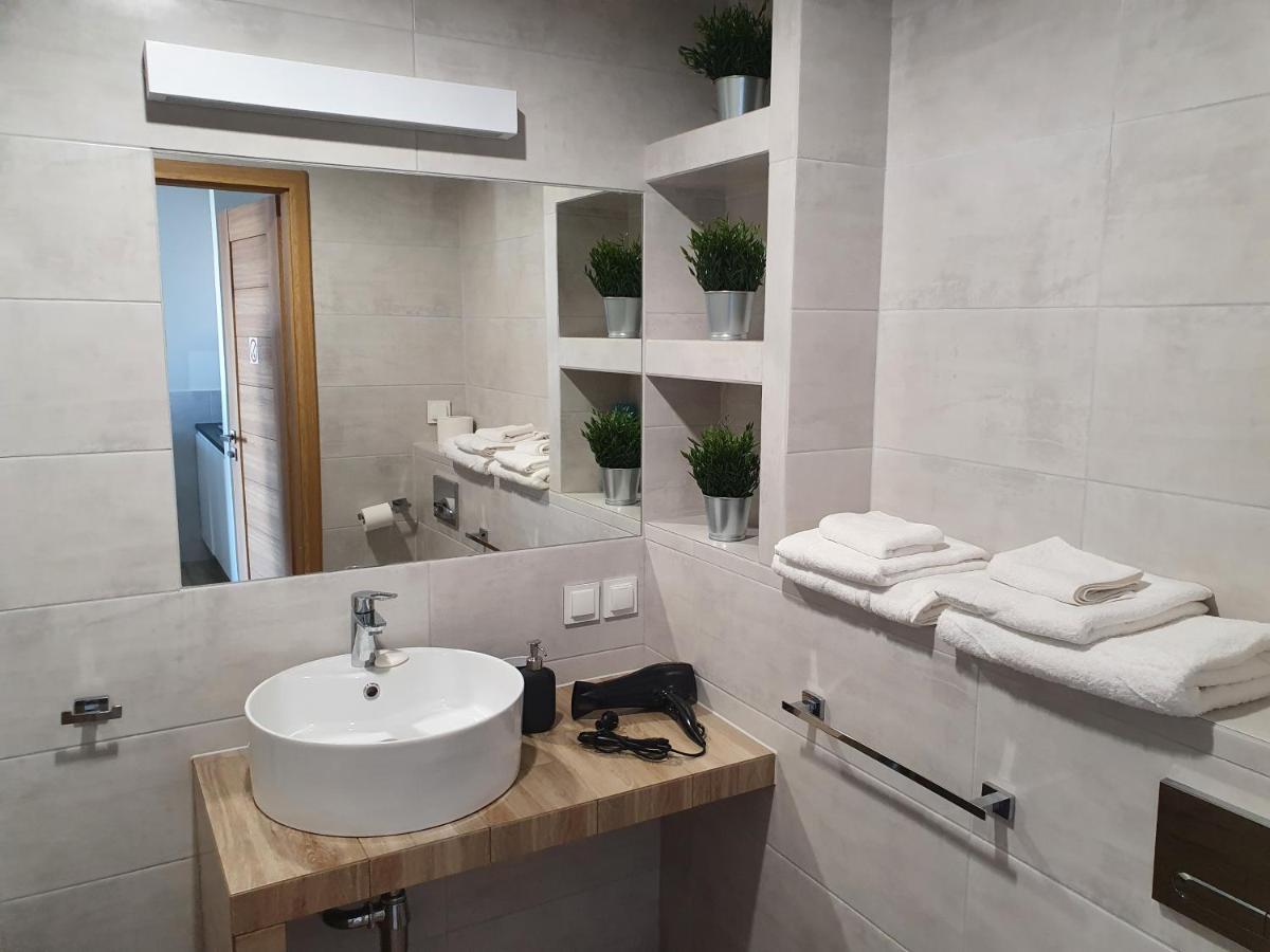 Apartament Wsrod 1000Cy Swiatel - Z Parkingiem W Hali Garazowej- Duzy Balkon Z Lezakami - Piekny Widok Noca Na Panorame Tysiaclecia Katowice Exterior photo